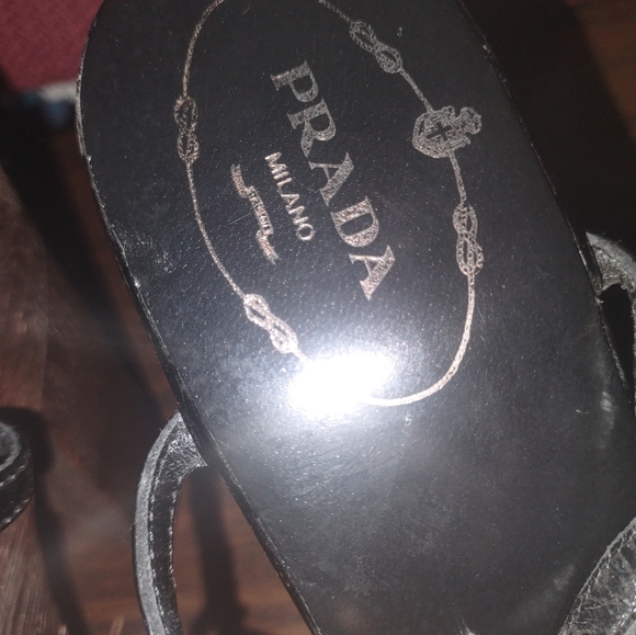 Black patent leather Prada t strap wooden pumps with semi pointed toes - Picture 6 of 15